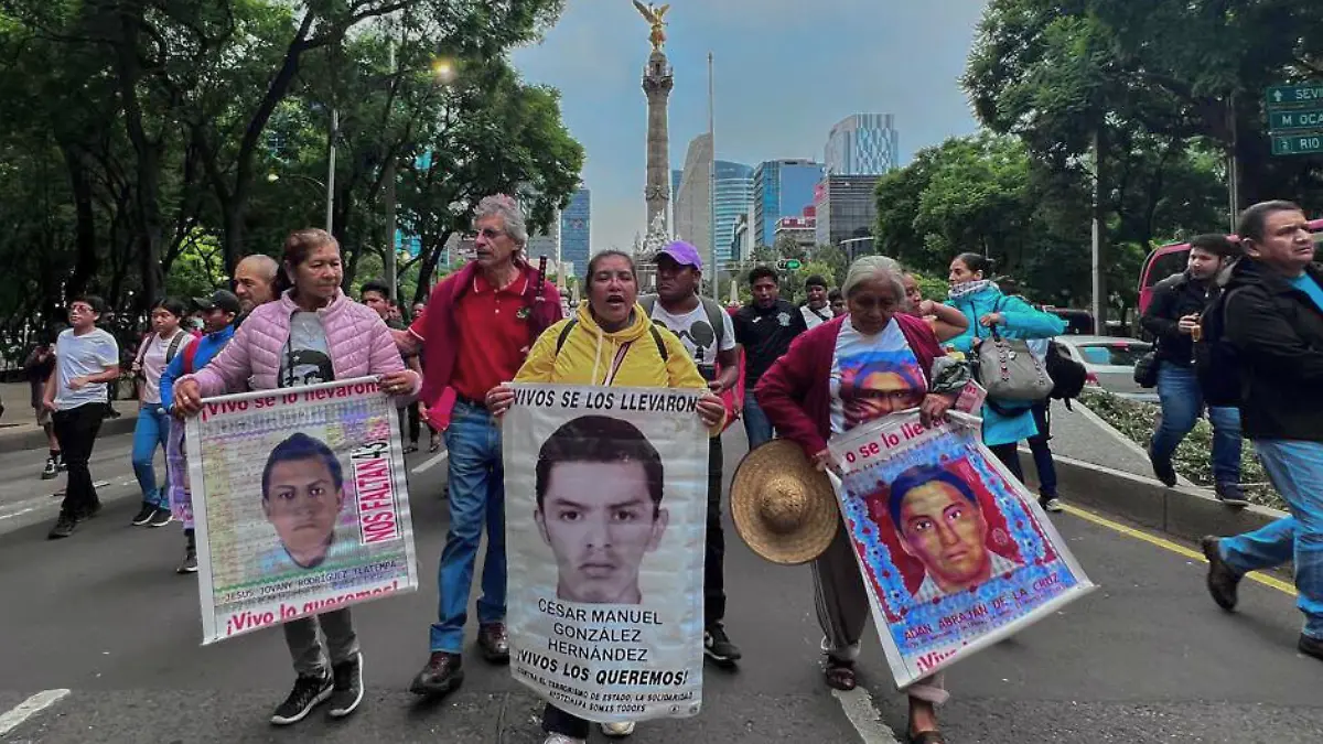 Familiares de los estudiantes de Ayotzinapa